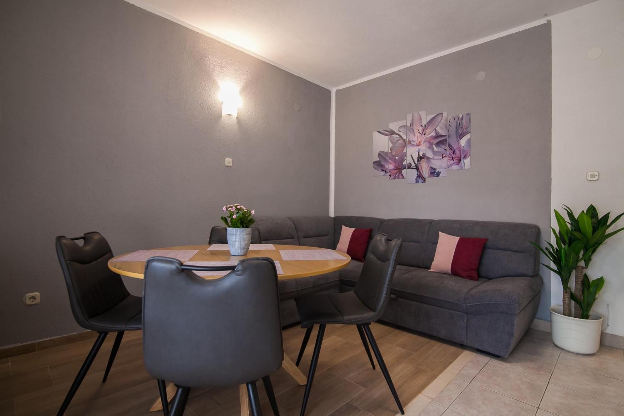 Apartments Paula Bol Dış mekan fotoğraf